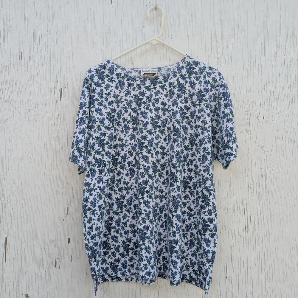 Vintage oversized cotton floral blue and white tee shirt